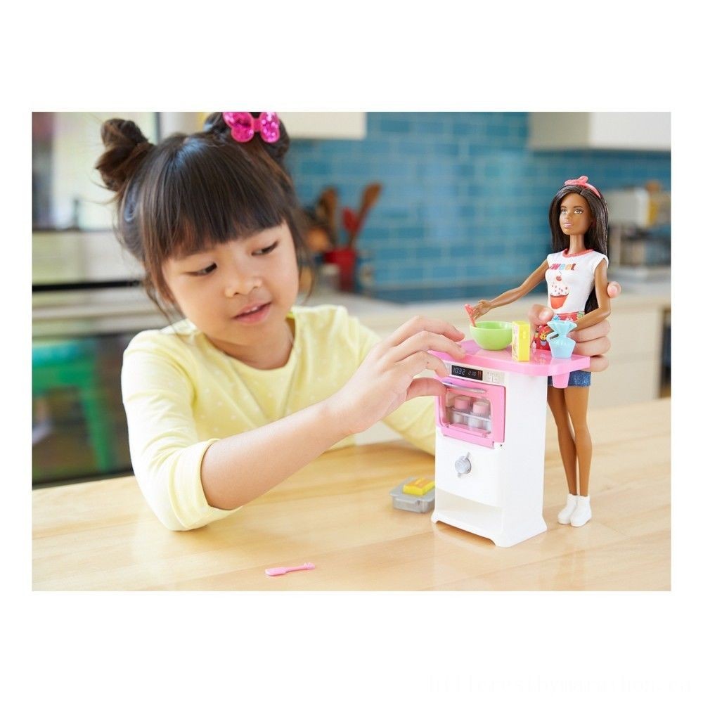 Barbie Bakeshop Cook Nikki Doll and also Playset