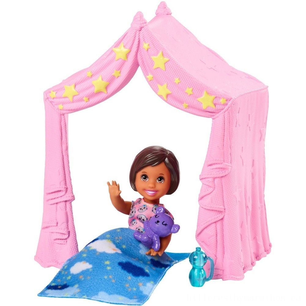 Barbie Skipper Baby Sitter Inc. Figurine && Slumber party Playset