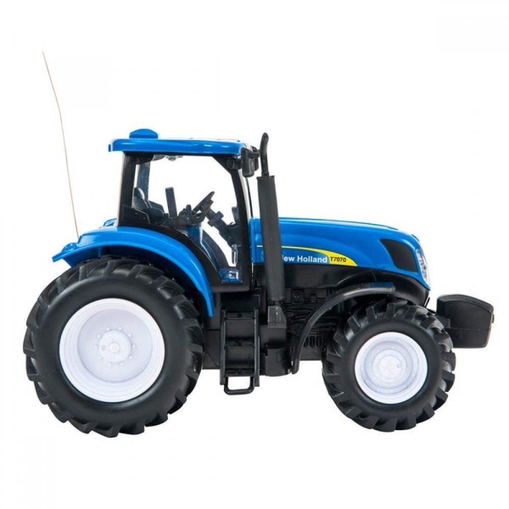 While Supplies Last - Remote Control 1:24 New Holland T7070 - Web Warehouse Clearance Carnival:£8