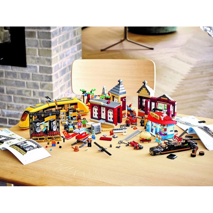 Going Out of Business Sale - Lego Urban Area Key Square - Doorbuster Derby:£81[neb10369ca]