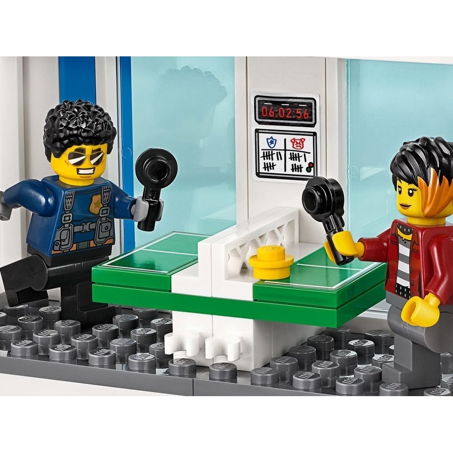 Father's Day Sale - Lego Metropolitan Area Cops Terminal - Christmas Clearance Carnival:£71