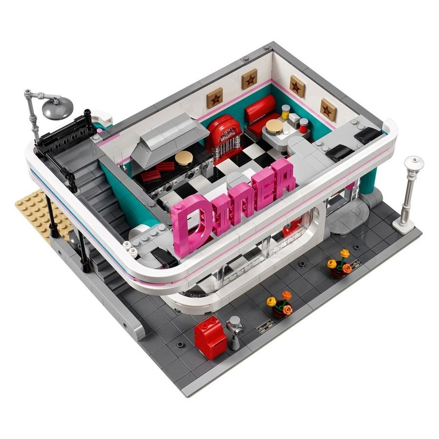 Hurry, Don't Miss Out! - Lego Creator Expert Downtown Restaurant - Christmas Clearance Carnival:£83[lab10920ma]