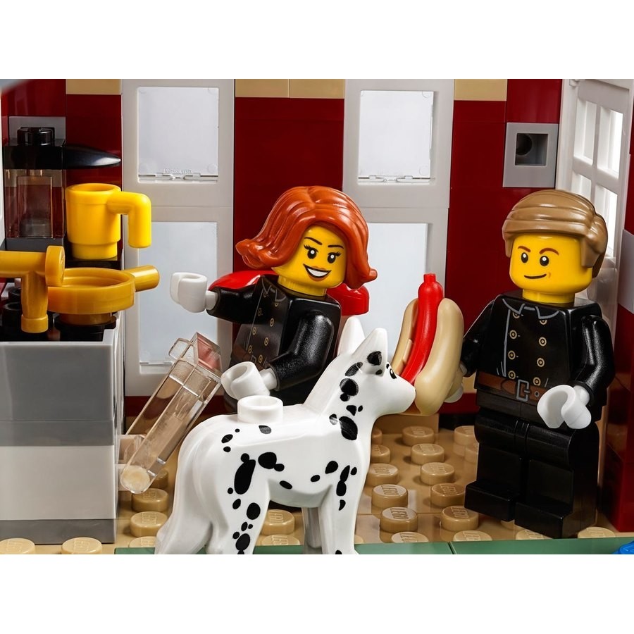 Click and Collect Sale - Lego Creator Expert Winter Town Station House - X-travaganza Extravagance:£76[lab10922ma]