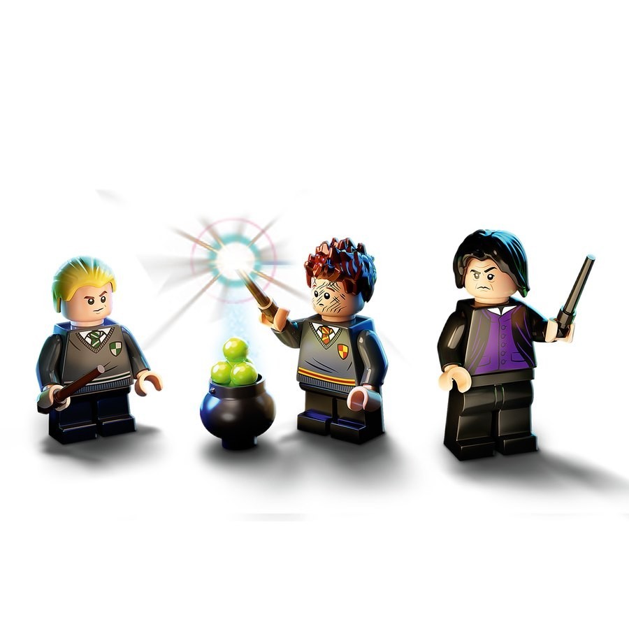 Going Out of Business Sale - Lego Harry Potter Hogwarts Second: Potions Course - Digital Doorbuster Derby:£28[cob10966li]