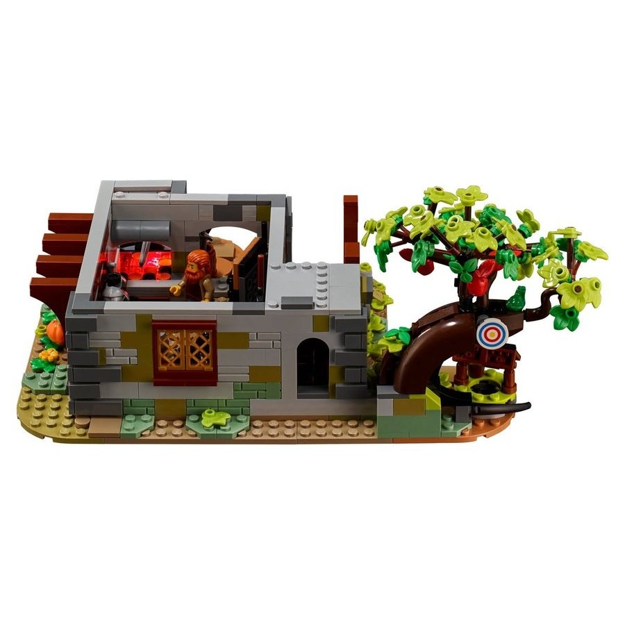 Discount - Lego Ideas Medieval Blacksmith - Mid-Season Mixer:£84