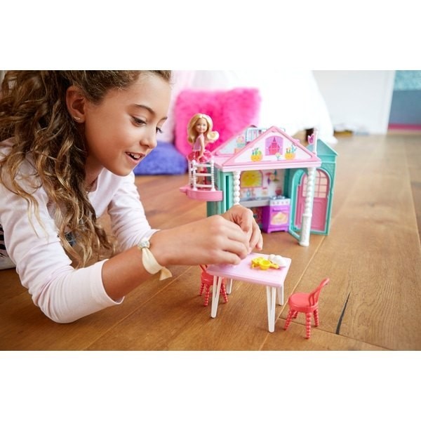 Barbie Group Chelsea Play House Figurine Put