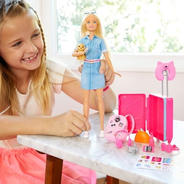 E-commerce Sale - Barbie Traveling Figurine and Accessories - Digital Doorbuster Derby:£20