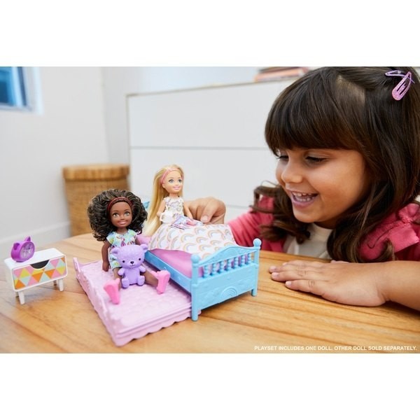 Barbie Club Chelsea Figurine Going To Bed Playset