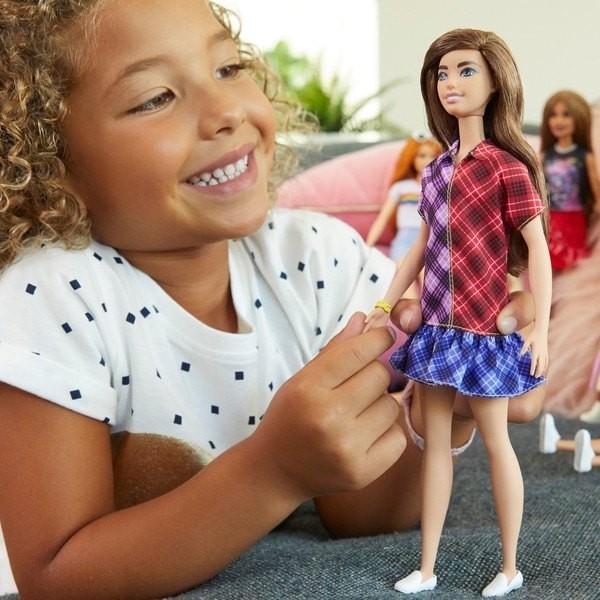 Yard Sale - Barbie Fashionista Dolly 137 Love Plaid - Blowout Bash:£9