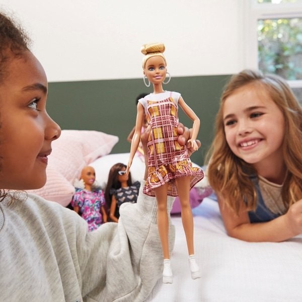 Barbie Fashionista Dolly 142 Plaid Gown