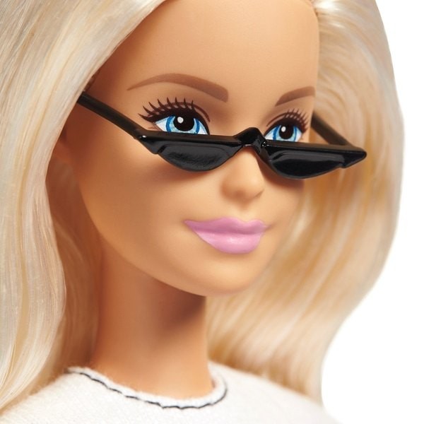 All Sales Final - Barbie Fashionista Doll 148 Powerful Gals Create Waves - Hot Buy:£9