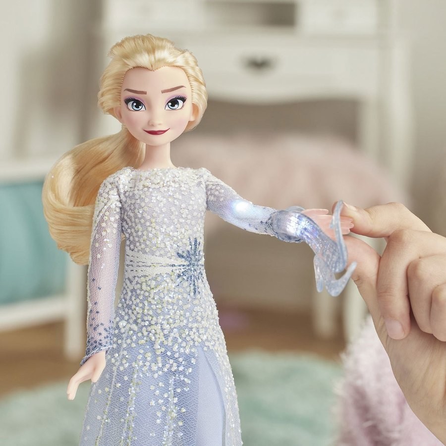 Weekend Sale - Disney Frozen 2 Magical Exploration Doll - Elsa - Click and Collect Cash Cow:£25[lab9678ma]