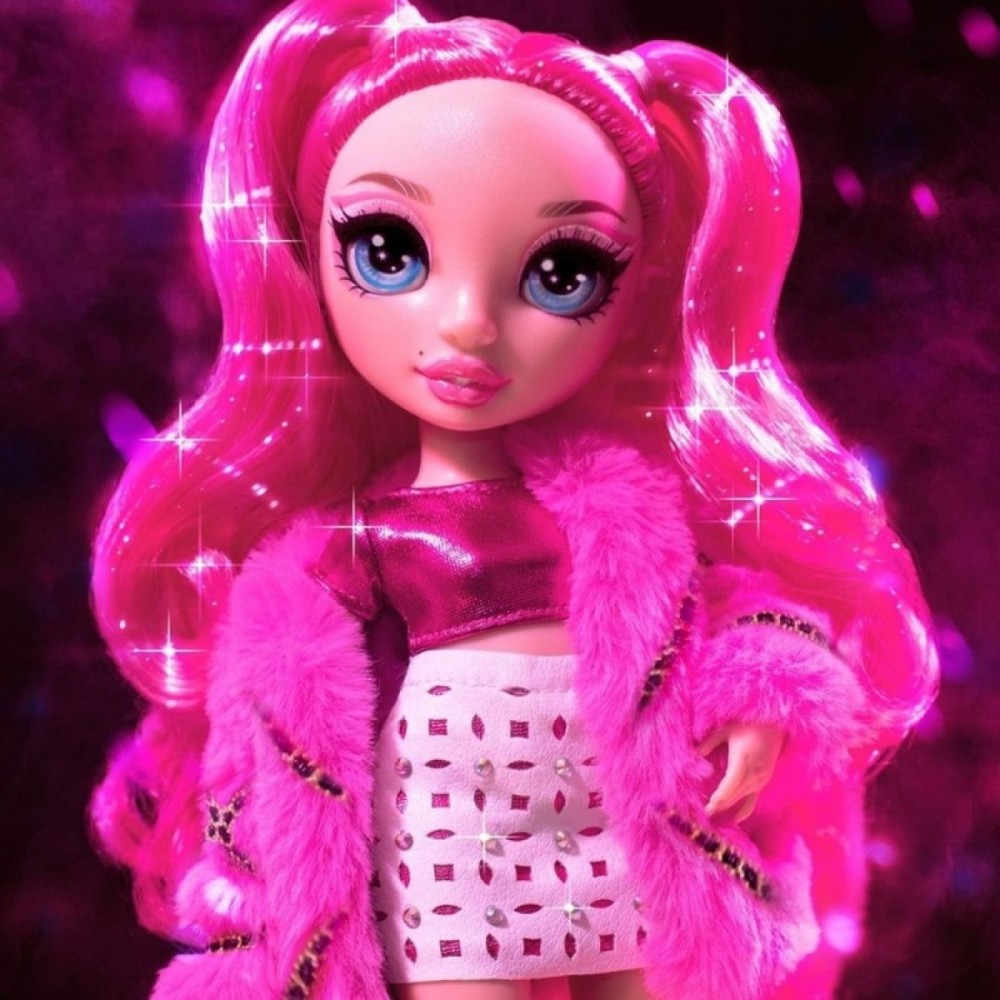 Rainbow High Stella Monroe-- Fuchsia Style Figurine along with 2 Full Mix & Match Apparel as well as Accessories