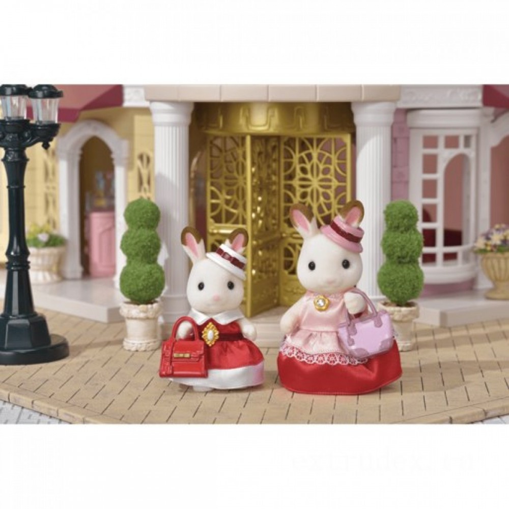 Sylvanian Families Outfit Up Duo Prepare