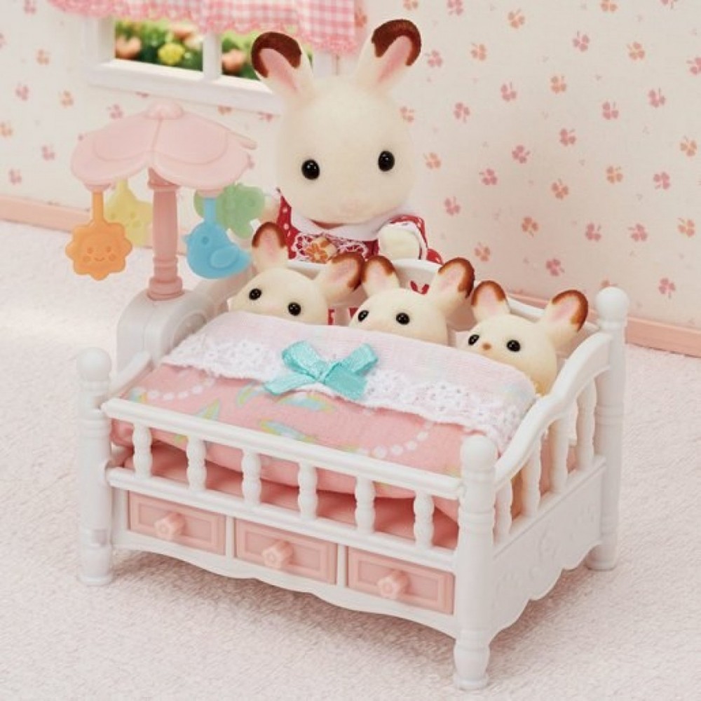 Sylvanian Families: Baby Crib with Mobile