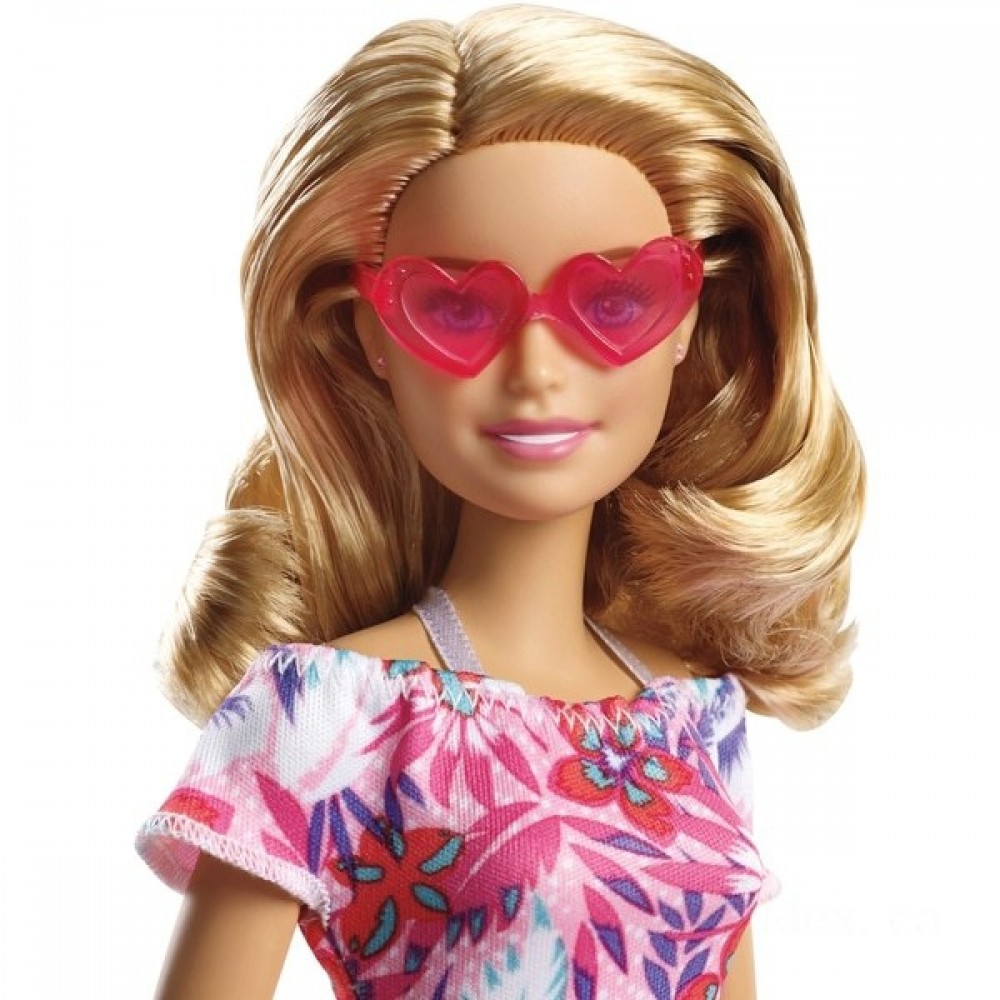 Barbie Dolly Blond and also Seashore Equipment Establish